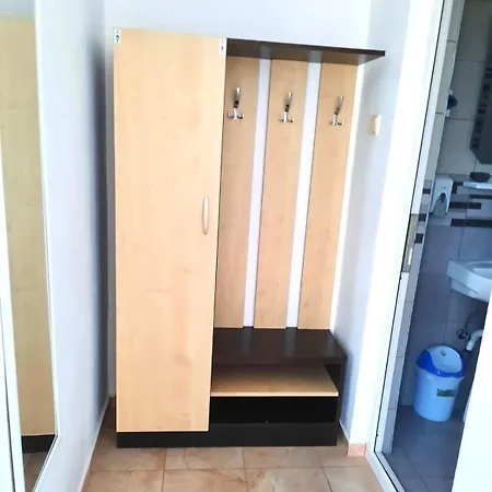 Vacanta Corp B